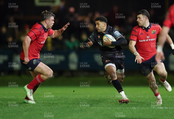 201225 - Ospreys v Munster, United Rugby Championship - Keelan Giles of Ospreys looks to attack