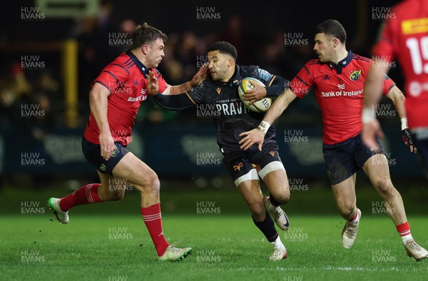 201225 - Ospreys v Munster, United Rugby Championship - Keelan Giles of Ospreys looks to attack