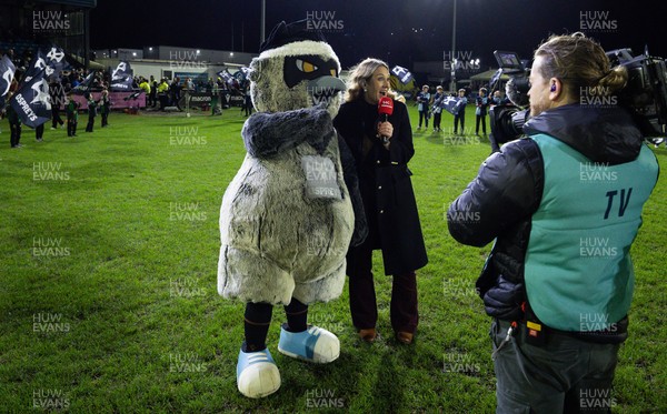 201225 - Ospreys v Munster, United Rugby Championship - TV broadcast presenter Catrin Heledd with Ozzy
