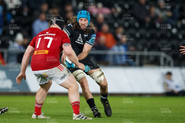 220324 - Ospreys v Munster - United Rugby Championship - Justin Tipuric of Ospreys takes on Jeremy Loughman of Munster
