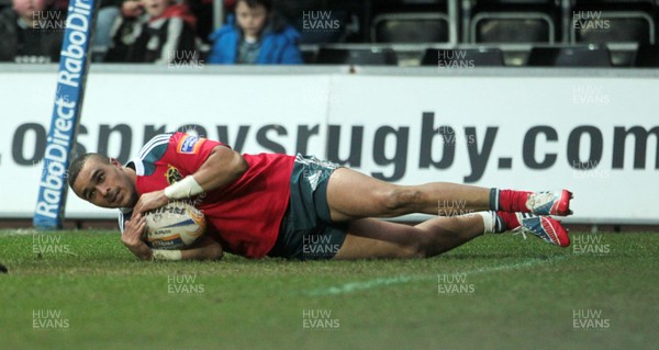 230214 - Ospreys v Munster - RaboDirect PRO12 - Simon Zebo of Munster runs in a try for Munster