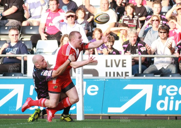 23.04.11 Ospreys v Munster - Magners League - Munster's Keith Earls looses possession under pressure from Ospreys' Richard Fussell.  