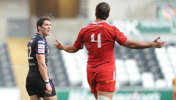 23.04.11 - Ospreys v Munster - Magners League - James Hook of Ospreys and Donnacha O'Callaghan of Munster have words. 