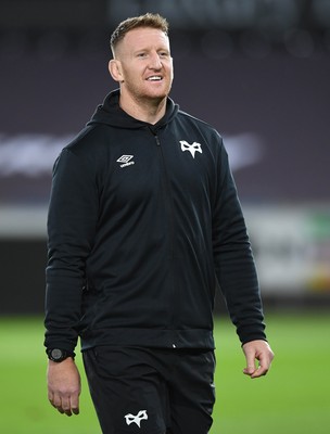 231021 - Ospreys v Munster - United Rugby Championship - Bradley Davies of Ospreys ahead of kick off