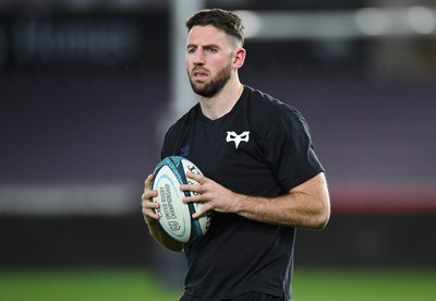 231021 - Ospreys v Munster - United Rugby Championship - Alex Cuthbert of Ospreys ahead of kick off