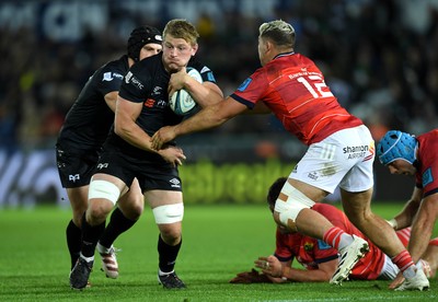 231021 - Ospreys v Munster - United Rugby Championship - Jac Morgan of Ospreys takes on Dan Goggin of Munster