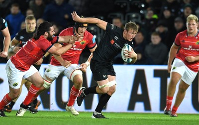 231021 - Ospreys v Munster - United Rugby Championship - Jac Morgan of Ospreys breaks