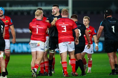 231021 - Ospreys v Munster - United Rugby Championship - Rhys Davies of Ospreys and Jeremy Loughman of Munster have a disagreement