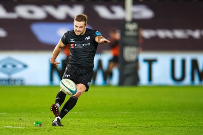 231021 - Ospreys v Munster - United Rugby Championship - Stephen Myler of Ospreys kicks a penalty