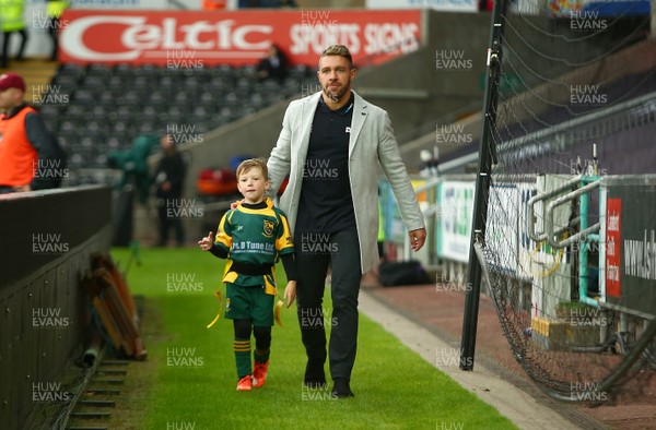 160917 - Ospreys v Munster - GuinnessPro12 - Rhys Webb of Ospreys with son Jesse after the Half Time tag rugby