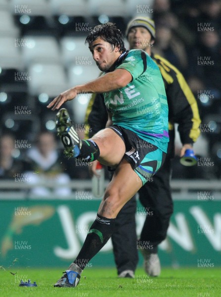 05.11.09 - Ospreys v Northampton Saints - LV= Cup - Gareth Owen of Ospreys converts a try. 