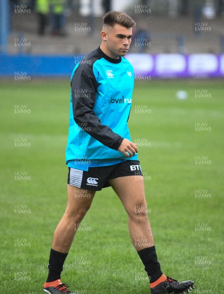 110818 - Ospreys v Northampton Saints - Preseason Friendly - The Ospreys warm up ahead of kick off pictured is  Dylan Moss