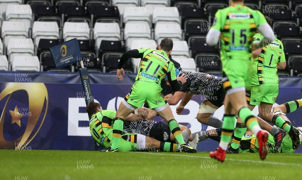 171217 - Ospreys v Northampton Saints - European Rugby Champions Cup - Dmitri Arhip of Ospreys goes over to score a try