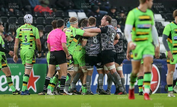 171217 - Ospreys v Northampton Saints - European Rugby Champions Cup - The teams have a disagreement in the first half