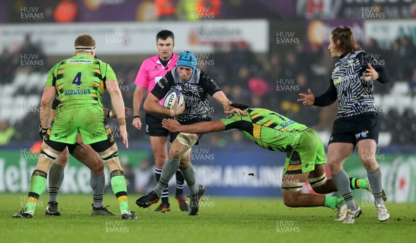 171217 - Ospreys v Northampton Saints - European Rugby Champions Cup - Justin Tipuric of Ospreys is tackled by Teimana Harrison of Northampton