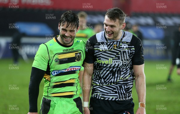 171217 - Ospreys v Northampton Saints - European Rugby Champions Cup - Ben Foden of Northampton and Dan Biggar of Ospreys share a laugh at full time