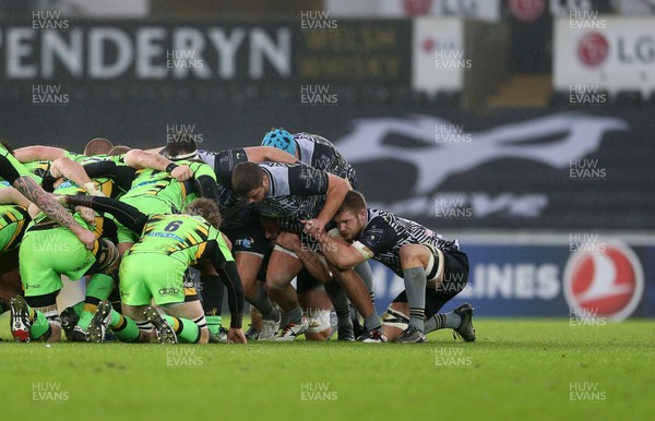 171217 - Ospreys v Northampton Saints - European Rugby Champions Cup - Nicky Smith and Olly Cracknell of Ospreys