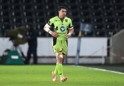 180115 - Ospreys v Northampton Saints - European Rugby Champions Cup -George Pisi of Northampton leave the field after being shown a yellow card