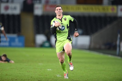 180115 - Ospreys v Northampton Saints - European Rugby Champions Cup -George North of Northampton runs in to score try