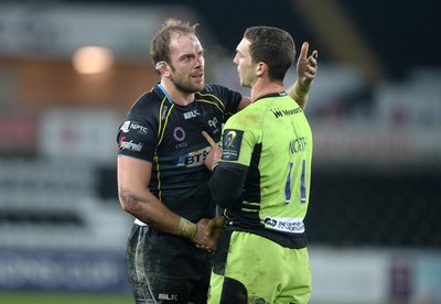 180115 - Ospreys v Northampton Saints - European Rugby Champions Cup -Alun Wyn Jones of Ospreys and George North of Northampton at full time