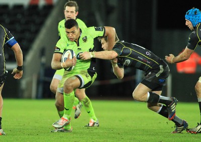 180115 - Ospreys v Northampton Saints - European Rugby Champions Cup -Luther Burrell of Northampton takes on Dan Biggar of Ospreys