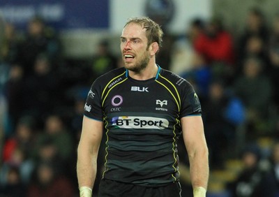 180115 - Ospreys v Northampton Saints - European Rugby Champions Cup -Alun Wyn Jones of Ospreys looks on frustrated