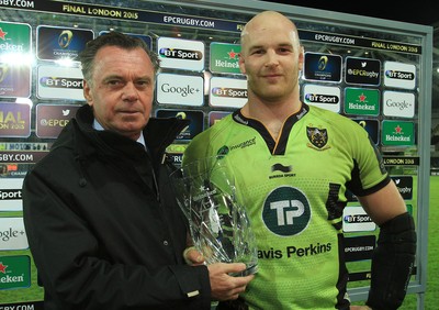 180115 - Ospreys v Northampton Saints - European Rugby Champions Cup -Sam Dickinson of Northampton receives the man of the match award from Louis Macneill of Heineken