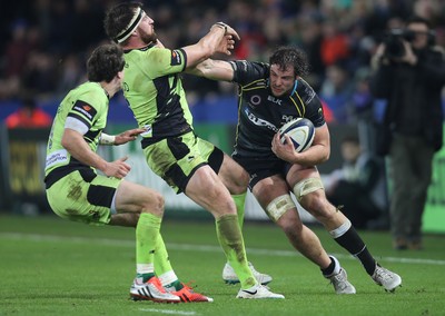 180115 - Ospreys v Northampton Saints, 2014-15 European Rugby Champions Cup - Ospreys Tyler Ardron holds off Northampton's Tom Wood