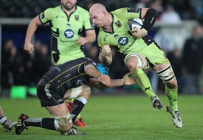 180115 - Ospreys v Northampton Saints, 2014-15 European Rugby Champions Cup - Northampton's Sam Dickinson is tackled by Ospreys Justin Tipuric