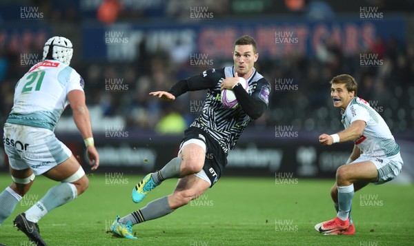 131018 - Ospreys v Pau - European Rugby Challenge Cup - George North of Ospreys beats Matthieu Ugena of Pau to score try