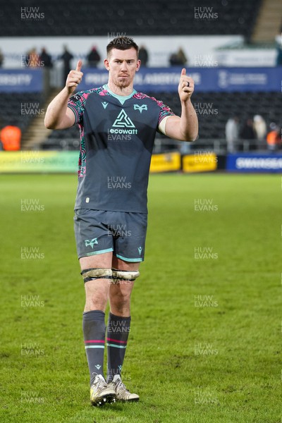 120124 - Ospreys v USAP - EPCR Challenge Cup - Adam Beard of Ospreys acknowledges the fans at the end of the match