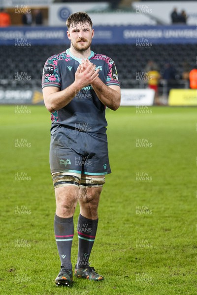 120124 - Ospreys v USAP - EPCR Challenge Cup - James Ratti of Ospreys acknowledges the fans at the end of the match