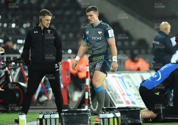 071219 - Ospreys v Racing 92 - Heineken Champions Cup - Scott Williams of Ospreys leaves the field after being shown a yellow card