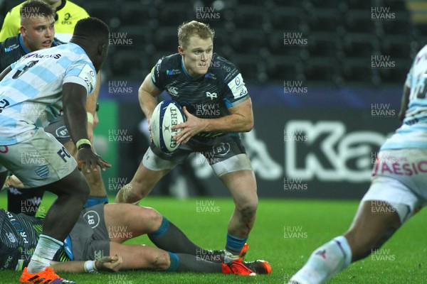 061219 - Ospreys v Racing 92 - European Rugby Champions Cup - Aled Davies of Ospreys gets the ball away