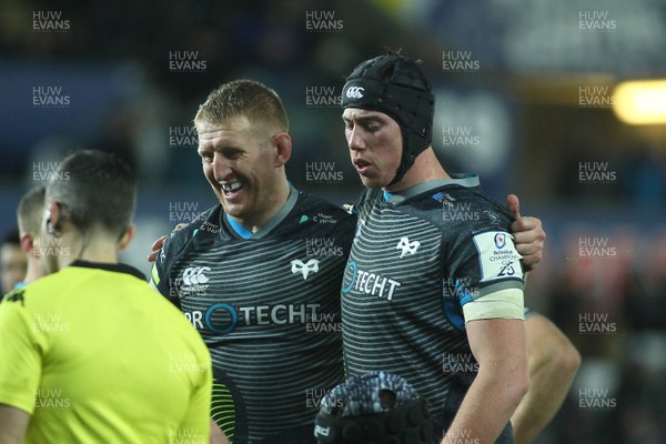 061219 - Ospreys v Racing 92 - European Rugby Champions Cup - Bradley Davies(L) and Adam Beard of Ospreys prepare to scrummage
