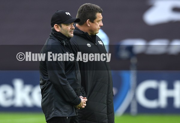 150122 - Ospreys v Racing 92 - European Rugby Champions Cup - Ospreys head coach Toby Booth and Darren Edwards