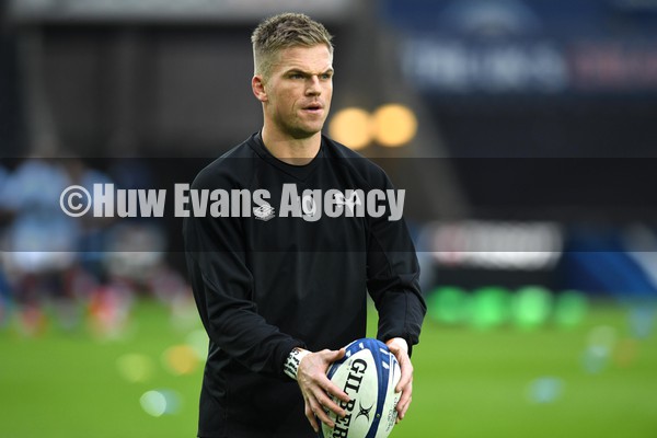 150122 - Ospreys v Racing 92 - European Rugby Champions Cup - Gareth Anscombe of Ospreys during the warm up