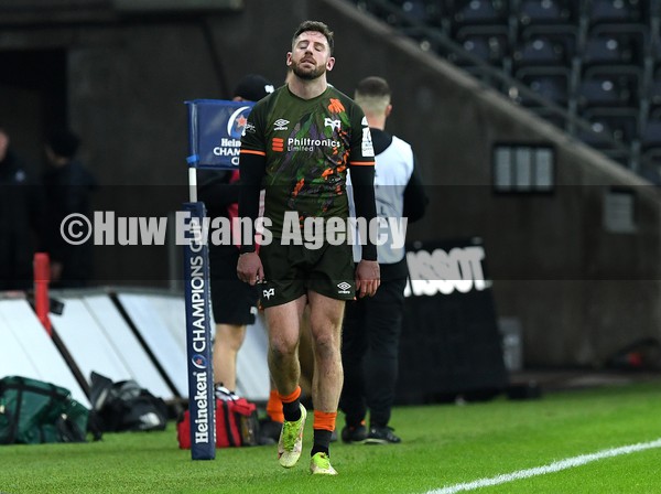 150122 - Ospreys v Racing 92 - European Rugby Champions Cup - Alex Cuthbert of Ospreys leaves the field after being shown a yellow card