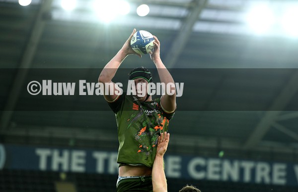 150122 - Ospreys v Racing 92 - European Rugby Champions Cup - Adam Beard of Ospreys takes line out ball