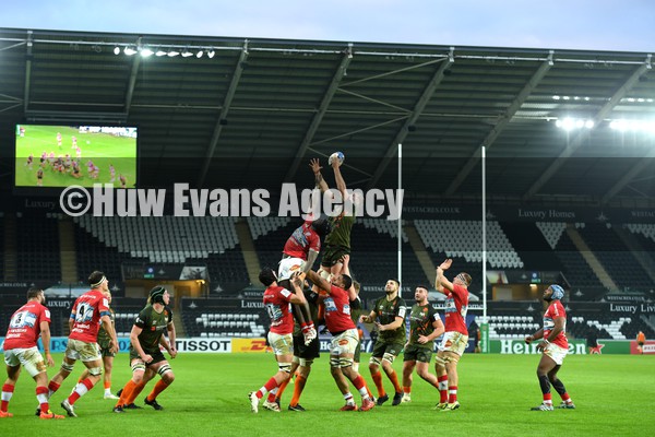 150122 - Ospreys v Racing 92 - European Rugby Champions Cup - Ibrahim Diallo of Racing 92 and Will Griffiths of Ospreys compete for line out ball