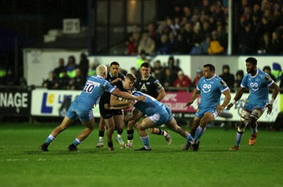 060424 - Ospreys v Sale Sharks - European Rugby Challenge Cup - Keiran Williams of Ospreys is challenged by Rob du Preez of Sale 