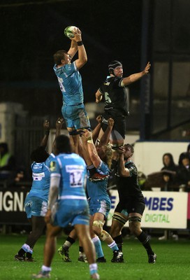 060424 - Ospreys v Sale Sharks - European Rugby Challenge Cup - Ben Bamber of Sale beats Adam Beard of Ospreys in the line out