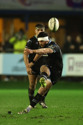 060424 - Ospreys v Sale Sharks - European Rugby Challenge Cup - Owen Williams of Ospreys kicks a penalty