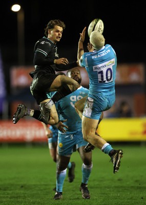 060424 - Ospreys v Sale Sharks - European Rugby Challenge Cup - Jack Walsh of Ospreys takes on Rob du Preez of Sale 