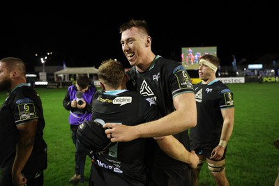 060424 - Ospreys v Sale Sharks - European Rugby Challenge Cup - Adam Beard of Ospreys celebrates at full time