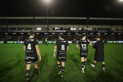 060424 - Ospreys v Sale Sharks - European Rugby Challenge Cup - Ospreys thank the fans