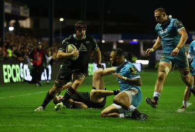 060424 - Ospreys v Sale Sharks - European Rugby Challenge Cup - Morgan Morris of Ospreys runs in to score a try