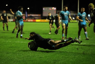 060424 - Ospreys v Sale Sharks - European Rugby Challenge Cup - Keelan Giles of Ospreys scores a try