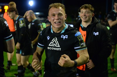 060424 - Ospreys V Sale Sharks - European Rugby Challenge Cup - Luke Davies of Ospreys celebrates at full time