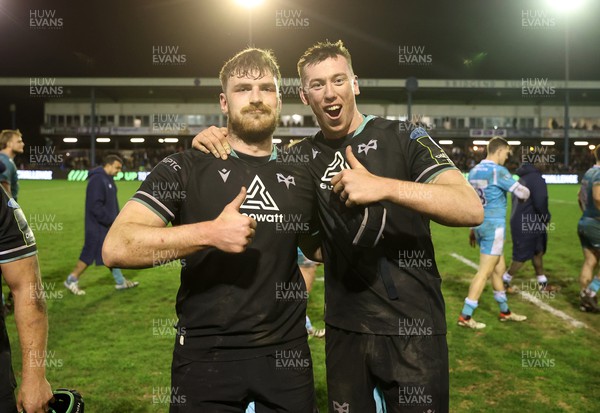 060424 - Ospreys v Sale Sharks - European Rugby Challenge Cup - James Ratti and Adam Beard of Ospreys celebrate at full time
